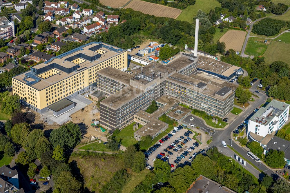 Velbert aus der Vogelperspektive: Baustelle für einen Erweiterungs- Neubau auf dem Klinikgelände des Krankenhauses Helios Klinikum Niederberg in Velbert im Bundesland Nordrhein-Westfalen, Deutschland