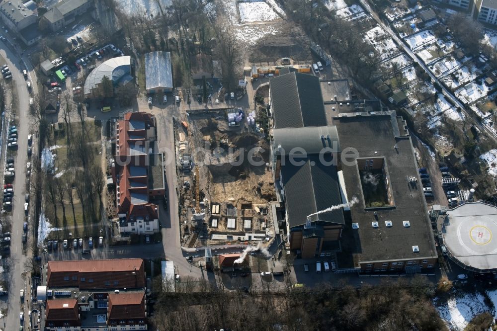 Luftbild Bernau - Baustelle für einen Erweiterungs- Neubau auf dem Klinikgelände des Krankenhauses Herzzentrum Brandenburg Ladeburger Straße in Bernau im Bundesland Brandenburg