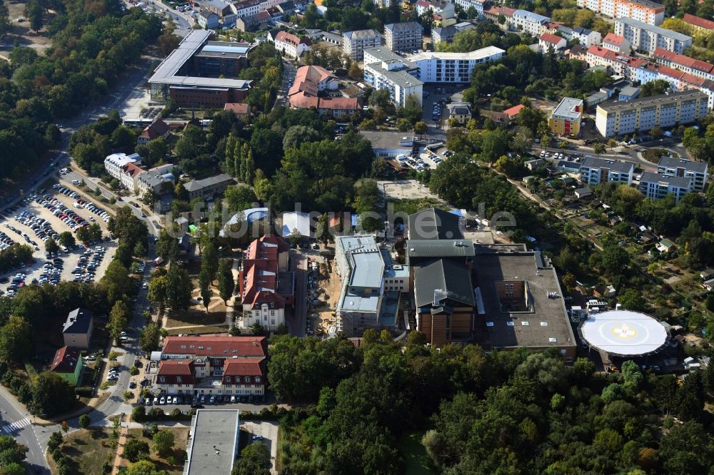 Luftbild Bernau - Baustelle für einen Erweiterungs- Neubau auf dem Klinikgelände des Krankenhauses Herzzentrum Brandenburg Ladeburger Straße in Bernau im Bundesland Brandenburg