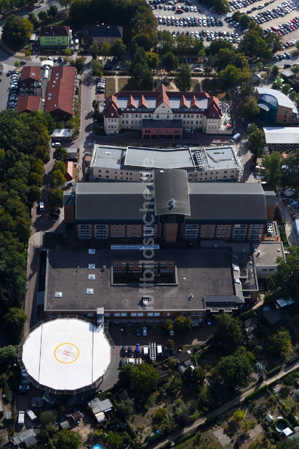 Luftbild Bernau - Baustelle für einen Erweiterungs- Neubau auf dem Klinikgelände des Krankenhauses Herzzentrum Brandenburg Ladeburger Straße in Bernau im Bundesland Brandenburg