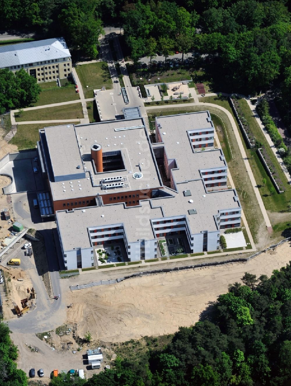 Rüdersdorf von oben - Baustelle für einen Erweiterungs- Neubau auf dem Klinikgelände des Krankenhauses Immanuel Klinik Rüdersdorf in Rüdersdorf im Bundesland Brandenburg, Deutschland