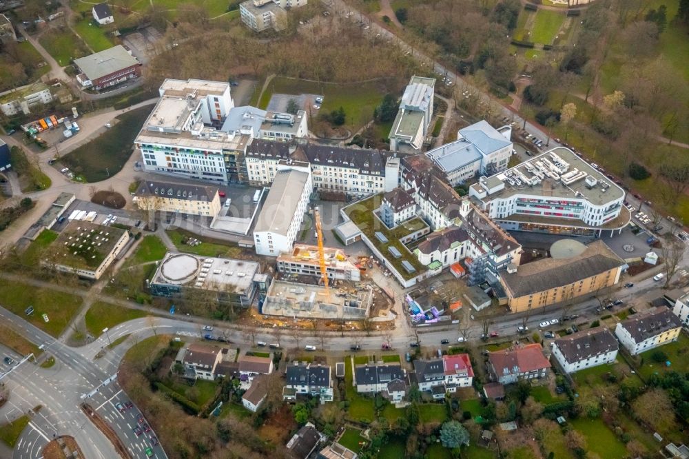 Luftbild Bochum - Baustelle für einen Erweiterungs- Neubau auf dem Klinikgelände des Krankenhauses St. Josef-Hospital Bochum an der Gudrunstraße in Bochum im Bundesland Nordrhein-Westfalen, Deutschland