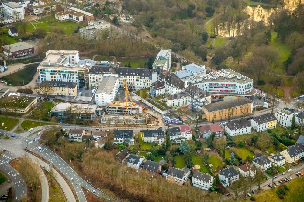 Luftaufnahme Bochum - Baustelle für einen Erweiterungs- Neubau auf dem Klinikgelände des Krankenhauses St. Josef-Hospital Bochum an der Gudrunstraße in Bochum im Bundesland Nordrhein-Westfalen, Deutschland