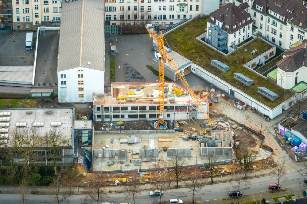 Bochum von oben - Baustelle für einen Erweiterungs- Neubau auf dem Klinikgelände des Krankenhauses St. Josef-Hospital Bochum an der Gudrunstraße in Bochum im Bundesland Nordrhein-Westfalen, Deutschland