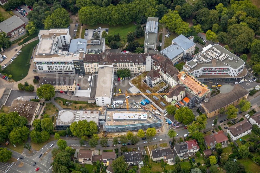 Luftaufnahme Bochum - Baustelle für einen Erweiterungs- Neubau auf dem Klinikgelände des Krankenhauses St. Josef-Hospital Bochum an der Gudrunstraße in Bochum im Bundesland Nordrhein-Westfalen, Deutschland