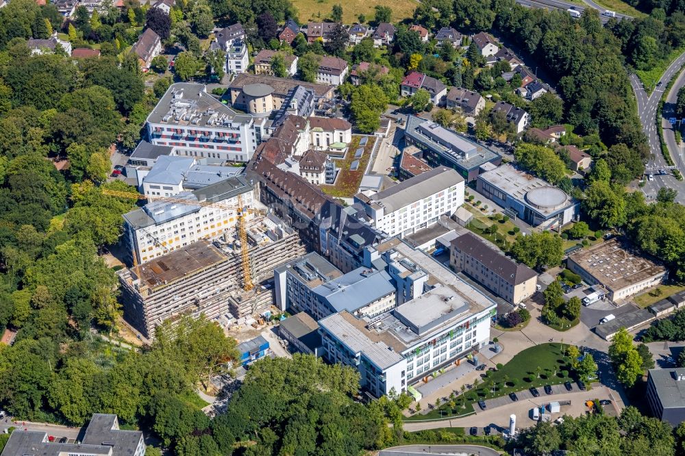 Bochum von oben - Baustelle für einen Erweiterungs- Neubau auf dem Klinikgelände des Krankenhauses St. Josef-Hospital Bochum an der Gudrunstraße in Bochum im Bundesland Nordrhein-Westfalen, Deutschland