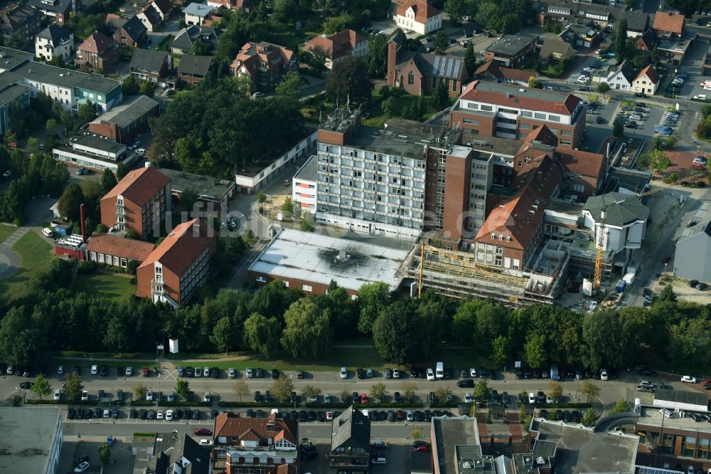 Cloppenburg von oben - Baustelle für einen Erweiterungs- Neubau auf dem Klinikgelände des Krankenhauses St. Josefs-Hospital in Cloppenburg im Bundesland Niedersachsen