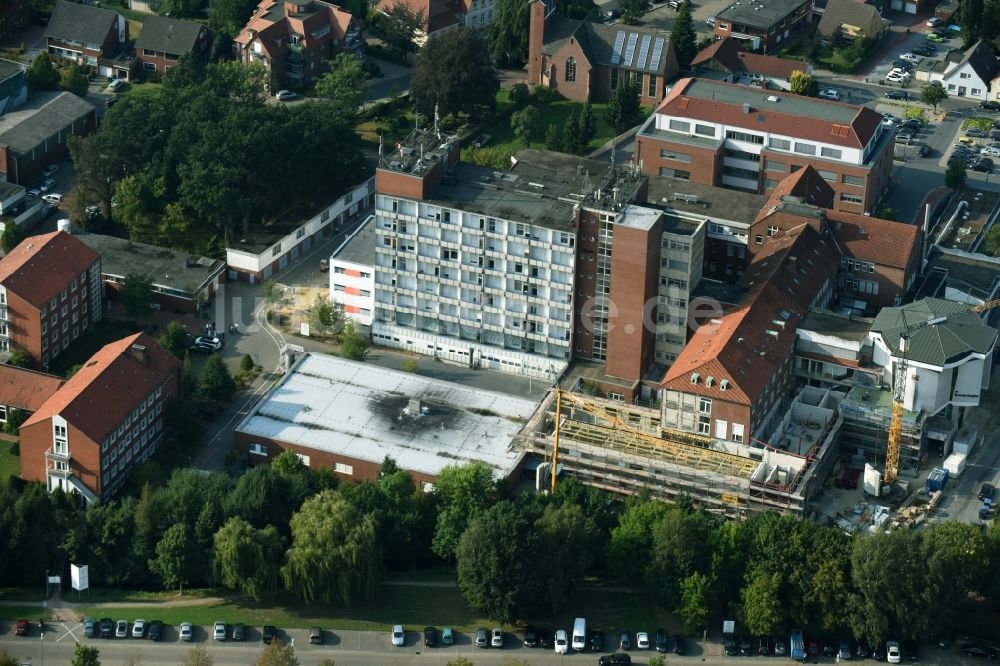 Luftbild Cloppenburg - Baustelle für einen Erweiterungs- Neubau auf dem Klinikgelände des Krankenhauses St. Josefs-Hospital in Cloppenburg im Bundesland Niedersachsen