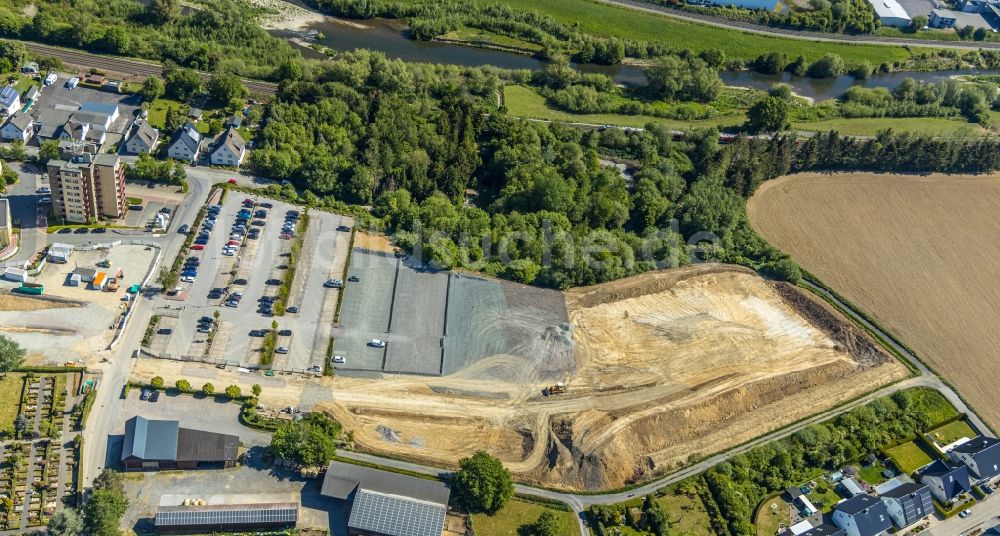 Luftaufnahme Arnsberg - Baustelle für einen Erweiterungs- Neubau auf dem Klinikgelände des Krankenhauses Klinikum Hochsauerland in Arnsberg im Bundesland Nordrhein-Westfalen, Deutschland