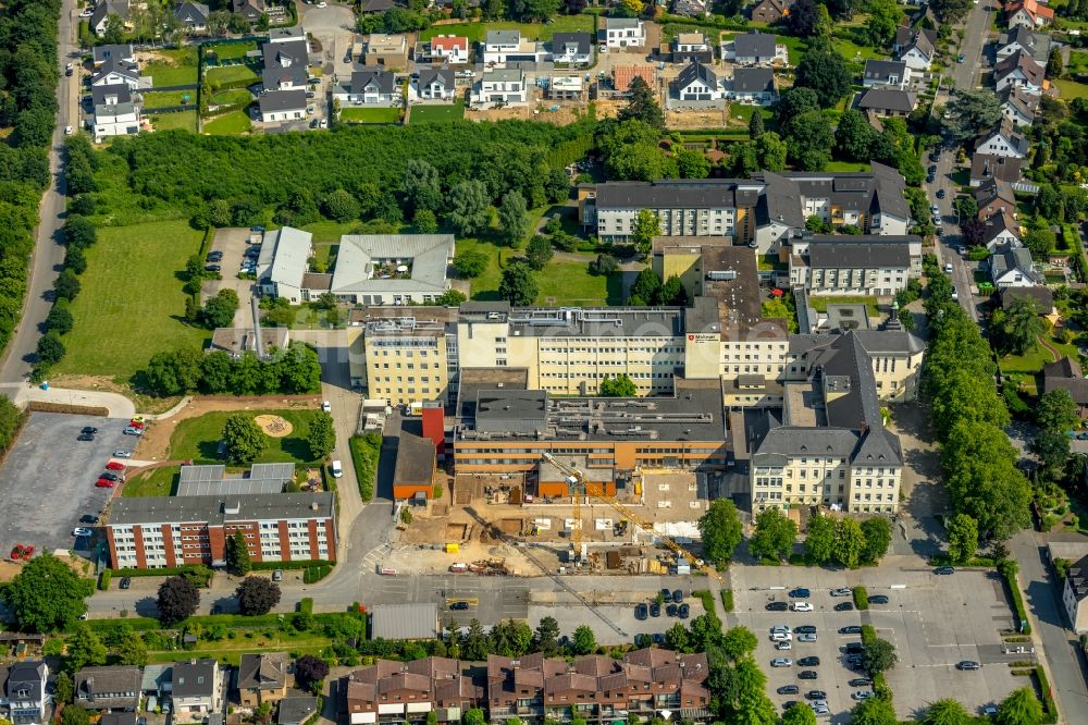 Luftbild Duisburg - Baustelle für einen Erweiterungs- Neubau auf dem Klinikgelände des Krankenhauses Malteser-Krankenhaus St. Anna in Duisburg im Bundesland Nordrhein-Westfalen, Deutschland