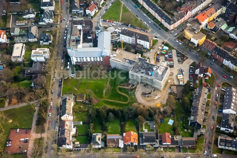 Luftaufnahme Bochum - Baustelle für einen Erweiterungs- Neubau auf dem Klinikgelände des Krankenhauses Marien-Hospital in Wattenscheid im Bundesland Nordrhein-Westfalen