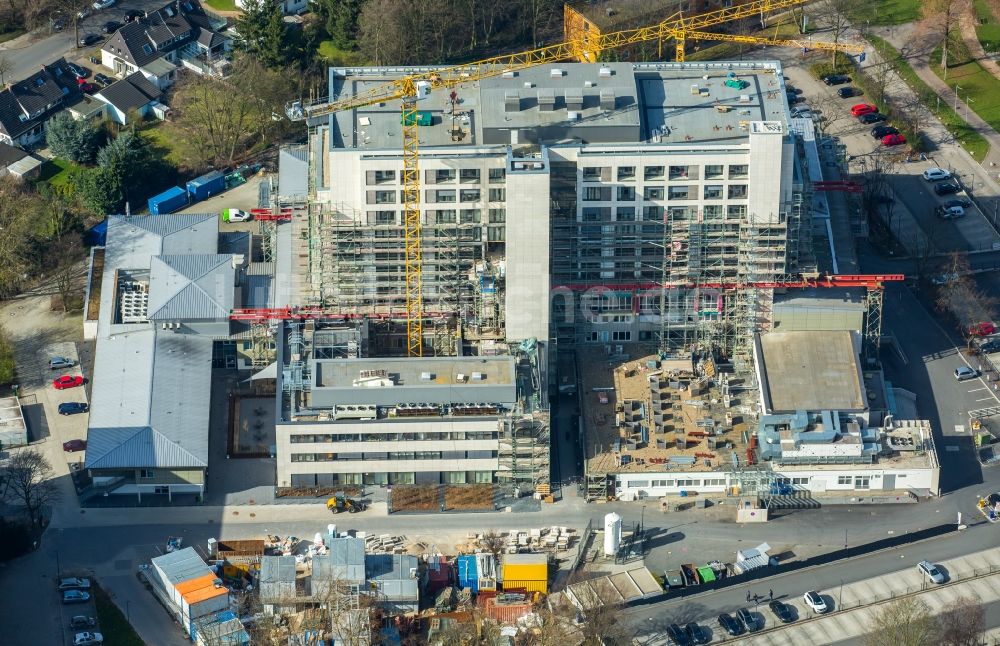 Herne von oben - Baustelle für einen Erweiterungs- Neubau auf dem Klinikgelände des Krankenhauses Marienhospital Herne im Bundesland Nordrhein-Westfalen