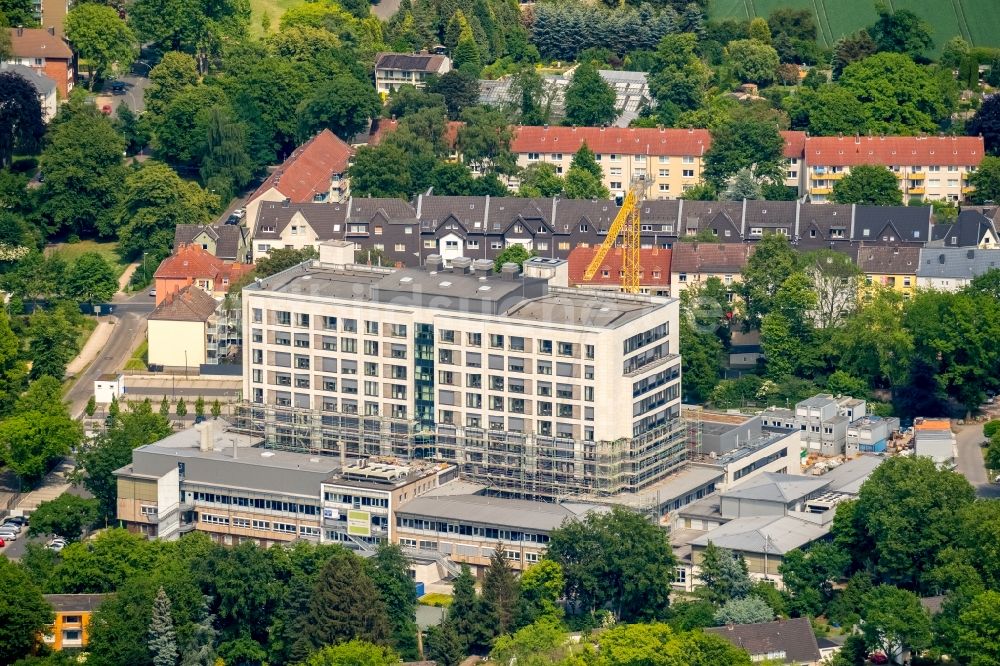 Luftaufnahme Herne - Baustelle für einen Erweiterungs- Neubau auf dem Klinikgelände des Krankenhauses Marienhospital Herne im Bundesland Nordrhein-Westfalen