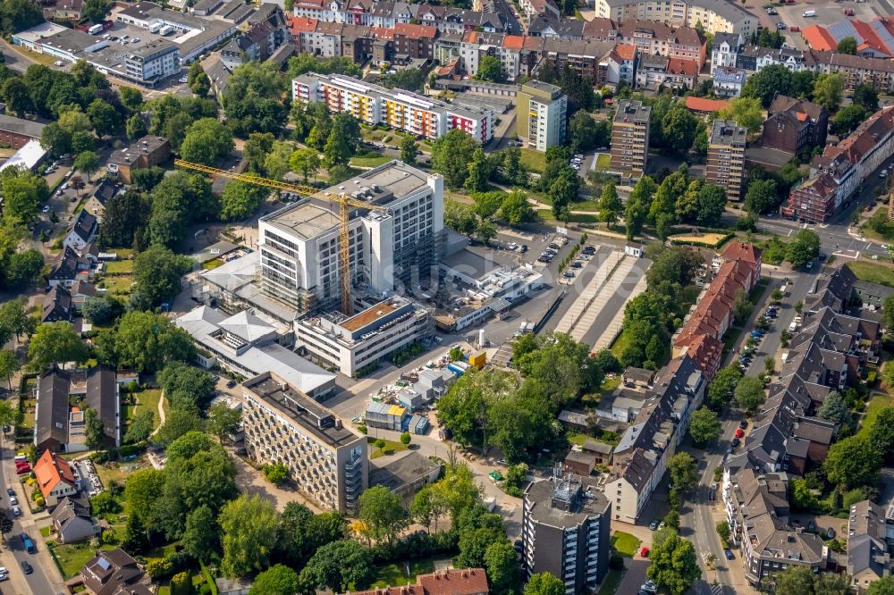 Herne von oben - Baustelle für einen Erweiterungs- Neubau auf dem Klinikgelände des Krankenhauses Marienhospital Herne im Bundesland Nordrhein-Westfalen