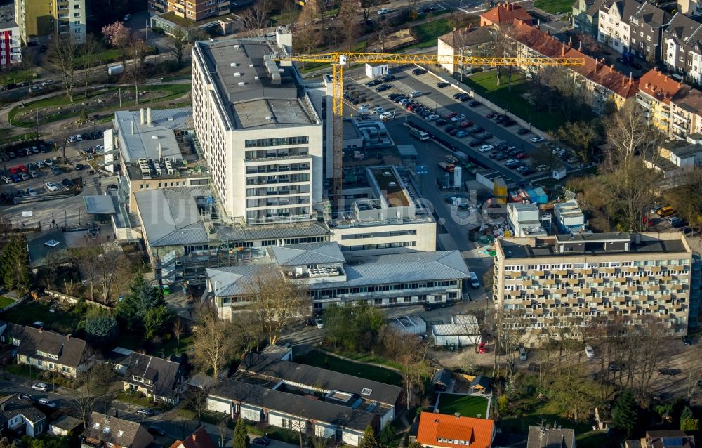 Luftaufnahme Herne - Baustelle für einen Erweiterungs- Neubau auf dem Klinikgelände des Krankenhauses Marienhospital Herne im Bundesland Nordrhein-Westfalen