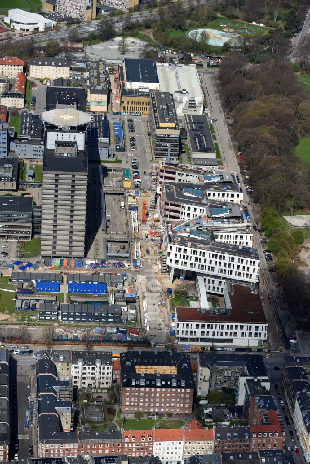 Luftbild Kopenhagen - Baustelle für einen Erweiterungs- Neubau auf dem Klinikgelände des Krankenhauses Rigshospitalet am Blegdamsvej in Kopenhagen in Dänemark