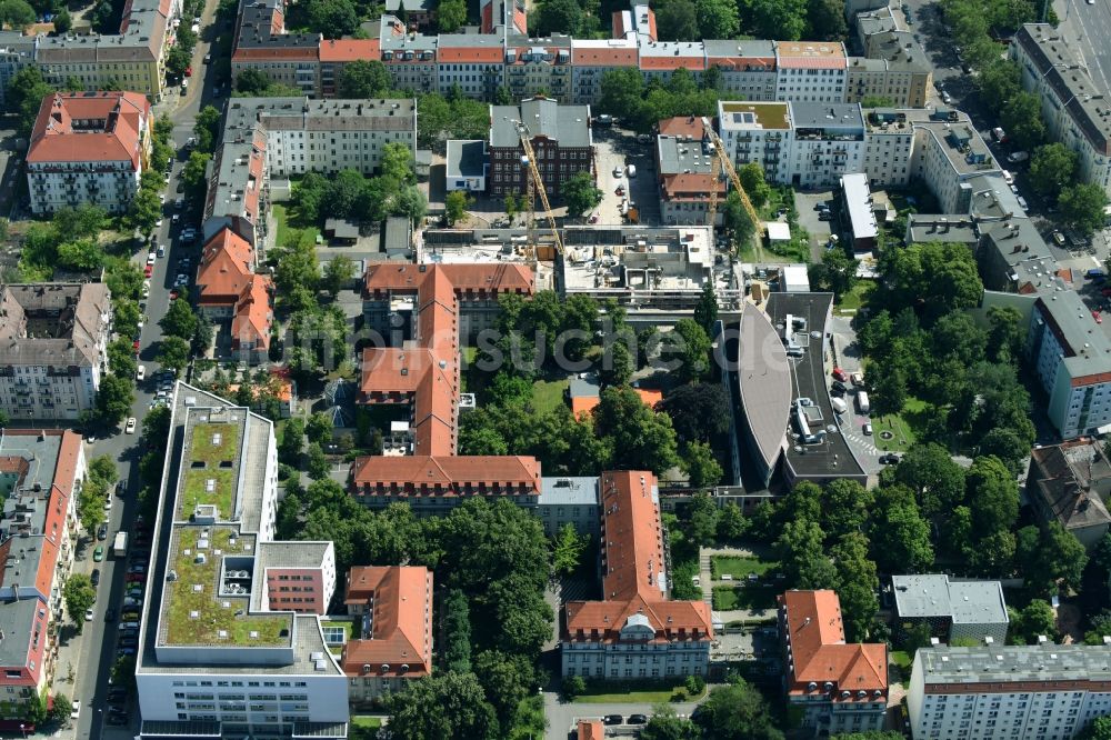 Luftaufnahme Berlin - Baustelle für einen Erweiterungs- Neubau auf dem Klinikgelände des Krankenhauses Sana Klinikum Lichtenberg an der Fanningerstraße im Ortsteil Lichtenberg in Berlin, Deutschland