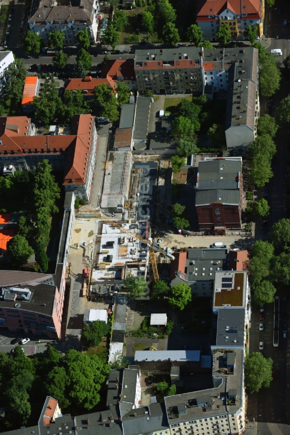 Luftbild Berlin - Baustelle für einen Erweiterungs- Neubau auf dem Klinikgelände des Krankenhauses Sana Klinikum Lichtenberg an der Fanningerstraße im Ortsteil Lichtenberg in Berlin, Deutschland