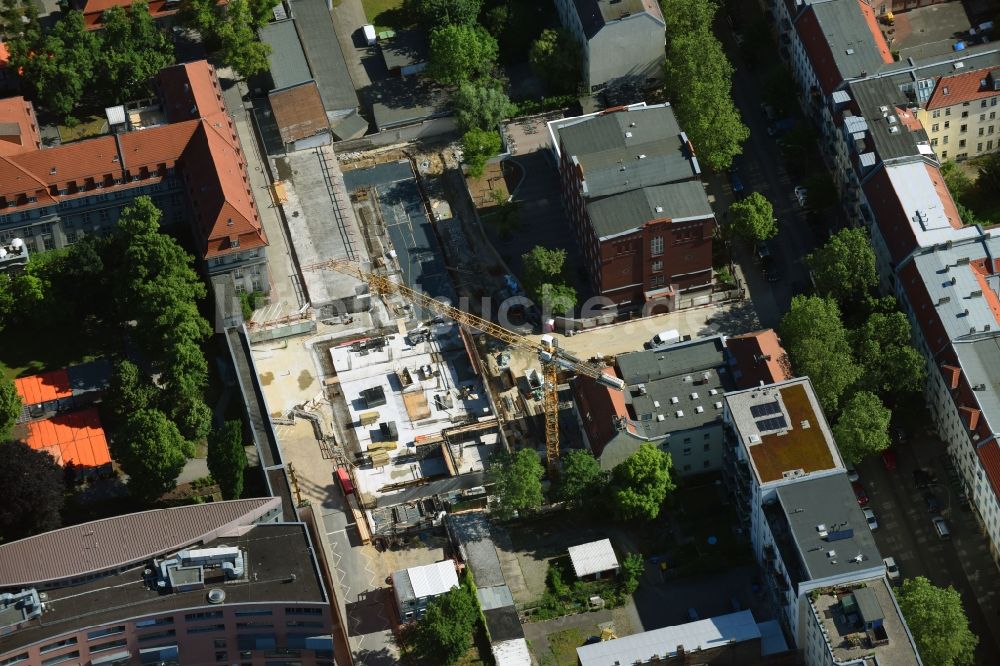 Luftbild Berlin - Baustelle für einen Erweiterungs- Neubau auf dem Klinikgelände des Krankenhauses Sana Klinikum Lichtenberg an der Fanningerstraße im Ortsteil Lichtenberg in Berlin, Deutschland