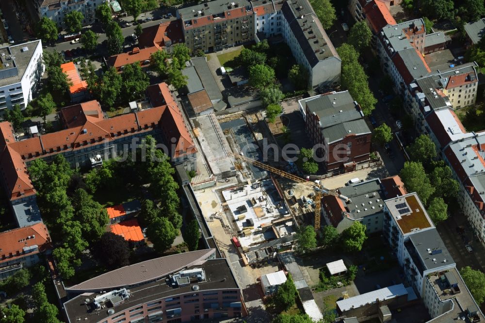 Luftaufnahme Berlin - Baustelle für einen Erweiterungs- Neubau auf dem Klinikgelände des Krankenhauses Sana Klinikum Lichtenberg an der Fanningerstraße im Ortsteil Lichtenberg in Berlin, Deutschland