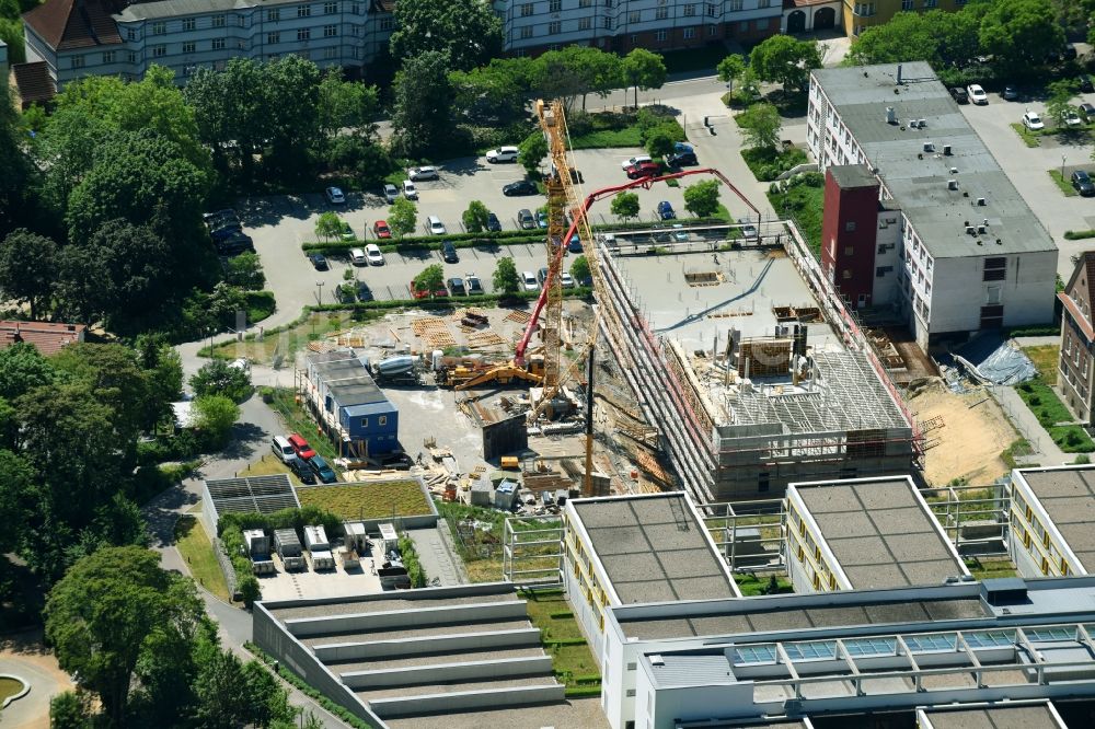 Brandenburg an der Havel aus der Vogelperspektive: Baustelle für einen Erweiterungs- Neubau auf dem Klinikgelände des Krankenhauses Städtisches Klinikum Brandenburg GmbH an der Hochstraße in Brandenburg an der Havel im Bundesland Brandenburg, Deutschland