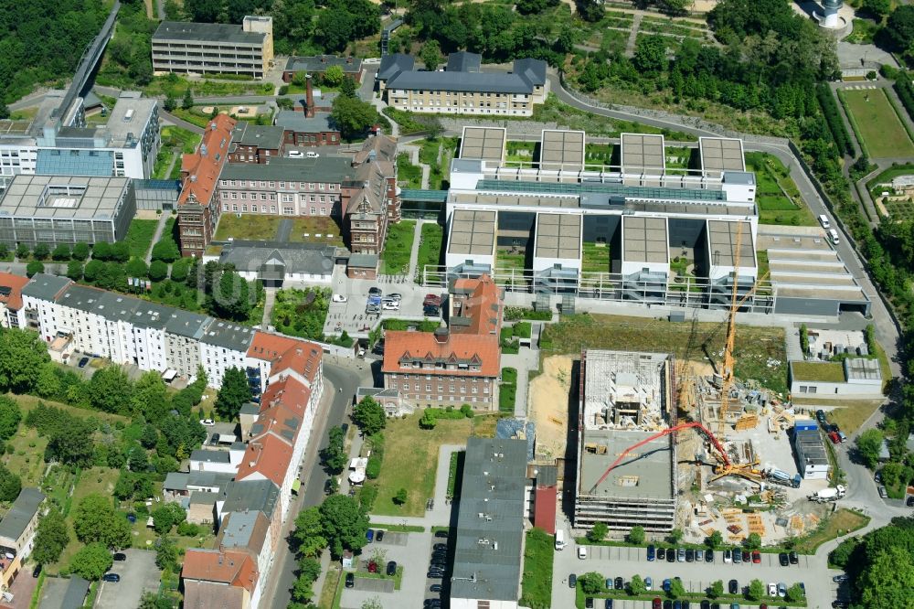 Brandenburg an der Havel von oben - Baustelle für einen Erweiterungs- Neubau auf dem Klinikgelände des Krankenhauses Städtisches Klinikum Brandenburg GmbH an der Hochstraße in Brandenburg an der Havel im Bundesland Brandenburg, Deutschland