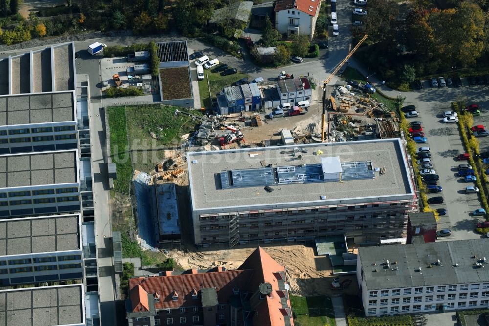 Luftbild Brandenburg an der Havel - Baustelle für einen Erweiterungs- Neubau auf dem Klinikgelände des Krankenhauses Städtisches Klinikum Brandenburg GmbH an der Hochstraße in Brandenburg an der Havel im Bundesland Brandenburg, Deutschland