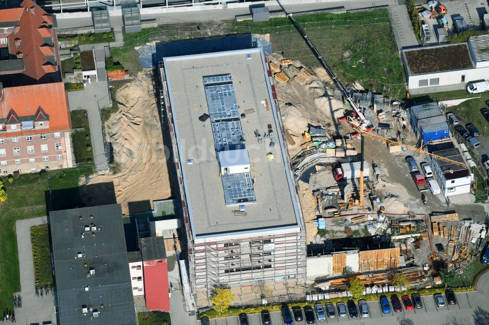 Brandenburg an der Havel aus der Vogelperspektive: Baustelle für einen Erweiterungs- Neubau auf dem Klinikgelände des Krankenhauses Städtisches Klinikum Brandenburg GmbH an der Hochstraße in Brandenburg an der Havel im Bundesland Brandenburg, Deutschland