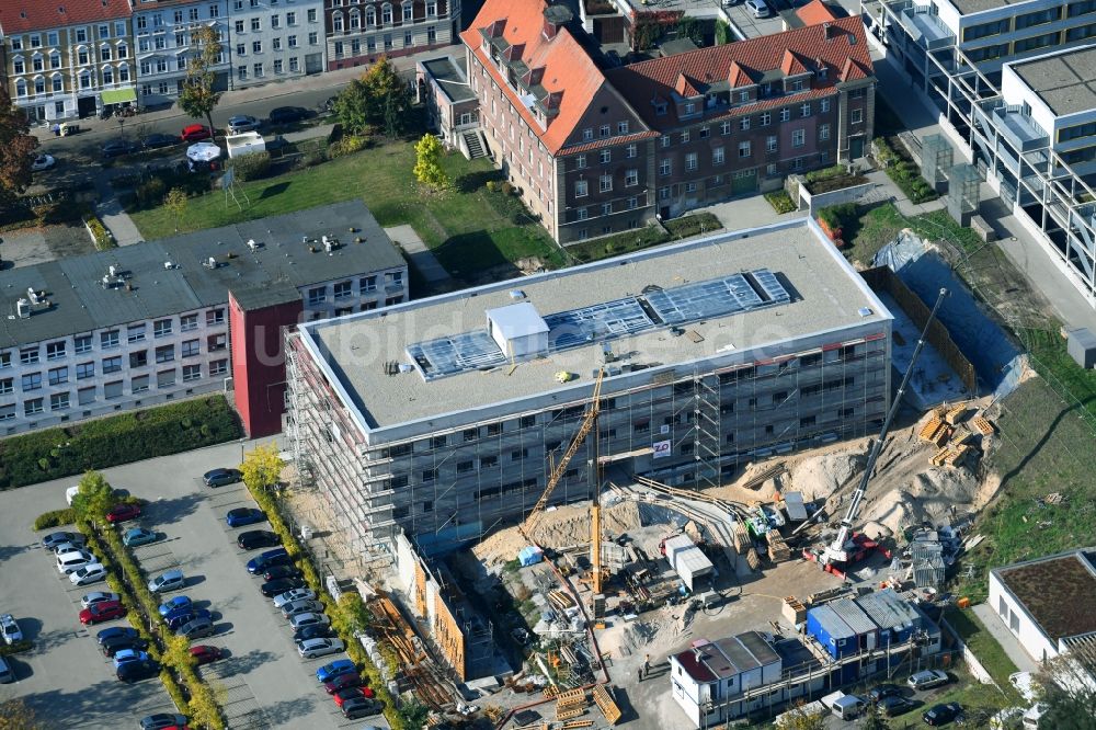 Luftaufnahme Brandenburg an der Havel - Baustelle für einen Erweiterungs- Neubau auf dem Klinikgelände des Krankenhauses Städtisches Klinikum Brandenburg GmbH an der Hochstraße in Brandenburg an der Havel im Bundesland Brandenburg, Deutschland