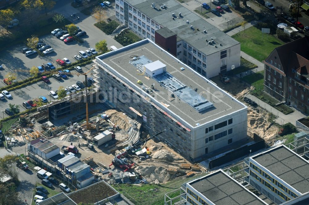 Brandenburg an der Havel aus der Vogelperspektive: Baustelle für einen Erweiterungs- Neubau auf dem Klinikgelände des Krankenhauses Städtisches Klinikum Brandenburg GmbH an der Hochstraße in Brandenburg an der Havel im Bundesland Brandenburg, Deutschland