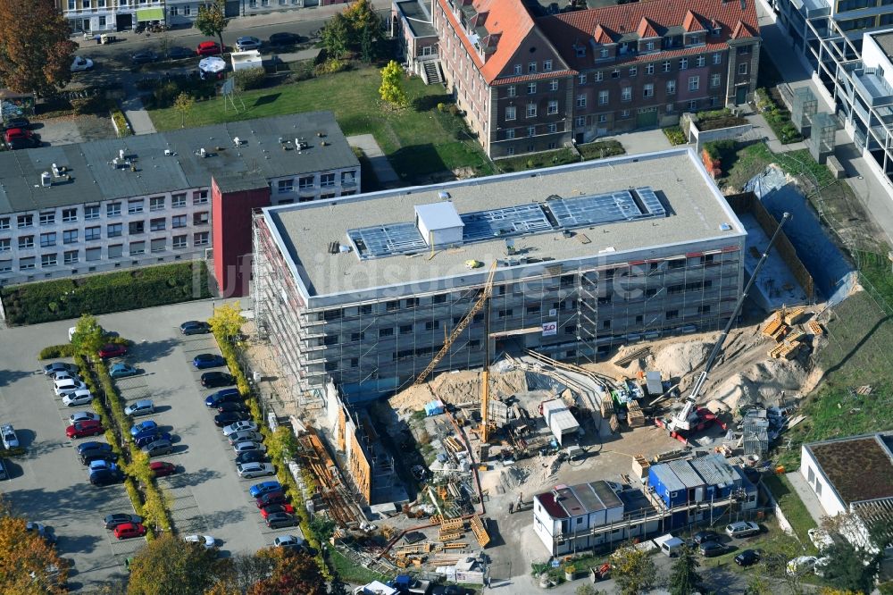 Brandenburg an der Havel aus der Vogelperspektive: Baustelle für einen Erweiterungs- Neubau auf dem Klinikgelände des Krankenhauses Städtisches Klinikum Brandenburg GmbH an der Hochstraße in Brandenburg an der Havel im Bundesland Brandenburg, Deutschland