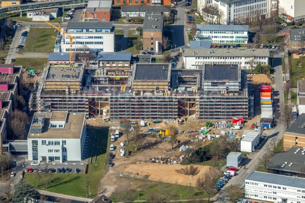 Luftaufnahme Düsseldorf - Baustelle für einen Erweiterungs- Neubau auf dem Klinikgelände des Krankenhauses UKD Universitätsklinikum Düsseldorf im Bundesland Nordrhein-Westfalen, Deutschland