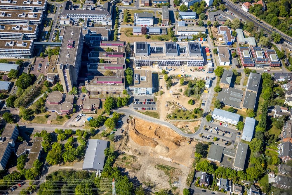 Düsseldorf von oben - Baustelle für einen Erweiterungs- Neubau auf dem Klinikgelände des Krankenhauses UKD Universitätsklinikum Düsseldorf im Bundesland Nordrhein-Westfalen, Deutschland