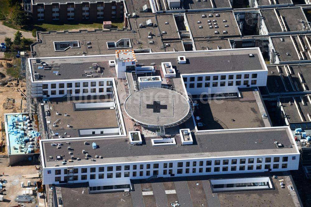 Luftbild Lübeck - Baustelle für einen Erweiterungs- Neubau auf dem Klinikgelände des Krankenhauses UKSH Universitätsklinikum Schleswig-Holstein im Ortsteil St. Jürgen in Lübeck im Bundesland Schleswig-Holstein, Deutschland