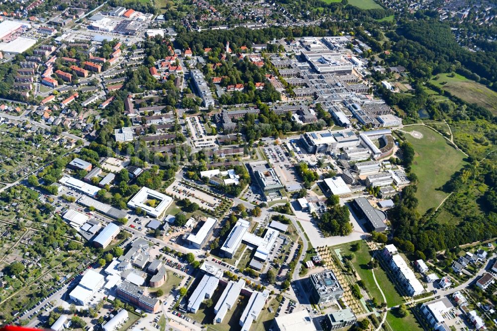 Lübeck von oben - Baustelle für einen Erweiterungs- Neubau auf dem Klinikgelände des Krankenhauses UKSH Universitätsklinikum Schleswig-Holstein im Ortsteil St. Jürgen in Lübeck im Bundesland Schleswig-Holstein, Deutschland