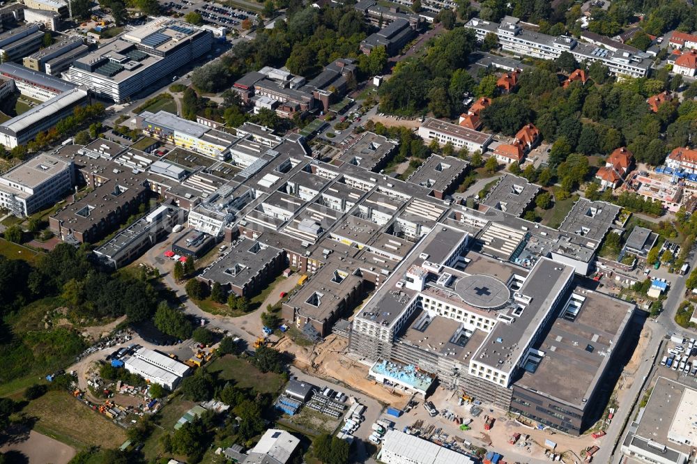 Luftbild Lübeck - Baustelle für einen Erweiterungs- Neubau auf dem Klinikgelände des Krankenhauses UKSH Universitätsklinikum Schleswig-Holstein im Ortsteil St. Jürgen in Lübeck im Bundesland Schleswig-Holstein, Deutschland