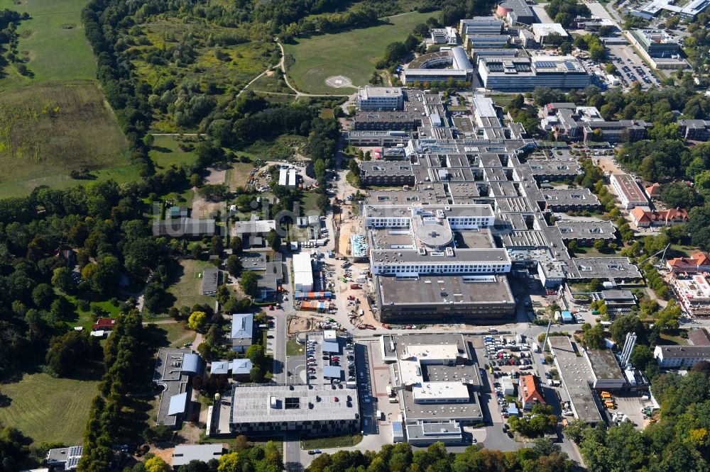 Luftaufnahme Lübeck - Baustelle für einen Erweiterungs- Neubau auf dem Klinikgelände des Krankenhauses UKSH Universitätsklinikum Schleswig-Holstein im Ortsteil St. Jürgen in Lübeck im Bundesland Schleswig-Holstein, Deutschland