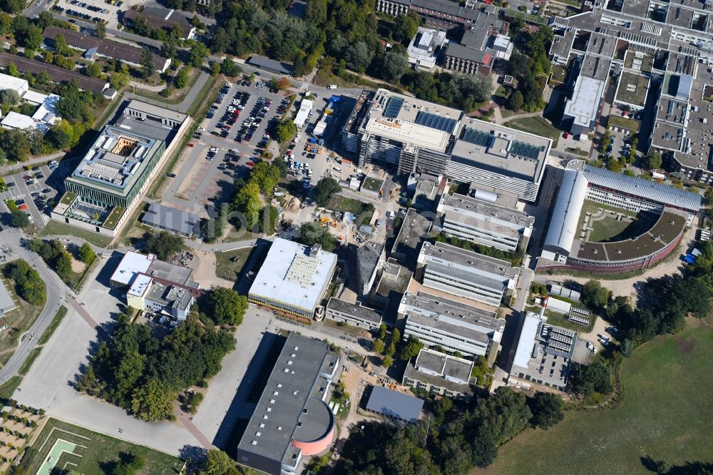 Luftaufnahme Lübeck - Baustelle für einen Erweiterungs- Neubau auf dem Klinikgelände des Krankenhauses UKSH Universitätsklinikum Schleswig-Holstein im Ortsteil St. Jürgen in Lübeck im Bundesland Schleswig-Holstein, Deutschland