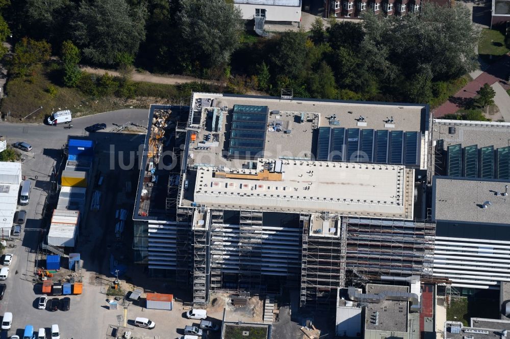 Lübeck aus der Vogelperspektive: Baustelle für einen Erweiterungs- Neubau auf dem Klinikgelände des Krankenhauses UKSH Universitätsklinikum Schleswig-Holstein im Ortsteil St. Jürgen in Lübeck im Bundesland Schleswig-Holstein, Deutschland