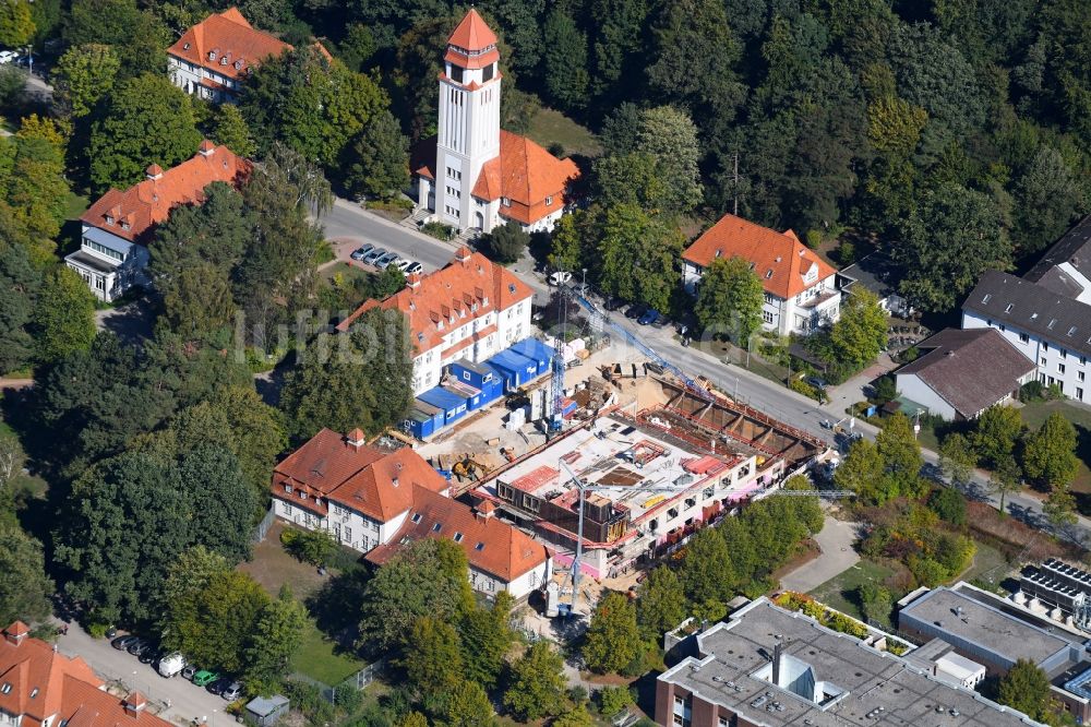 Luftbild Lübeck - Baustelle für einen Erweiterungs- Neubau auf dem Klinikgelände des Krankenhauses UKSH Universitätsklinikum Schleswig-Holstein im Ortsteil St. Jürgen in Lübeck im Bundesland Schleswig-Holstein, Deutschland