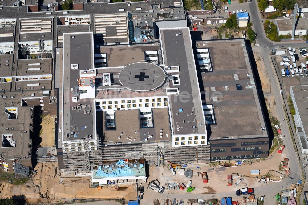 Luftbild Lübeck - Baustelle für einen Erweiterungs- Neubau auf dem Klinikgelände des Krankenhauses UKSH Universitätsklinikum Schleswig-Holstein im Ortsteil St. Jürgen in Lübeck im Bundesland Schleswig-Holstein, Deutschland