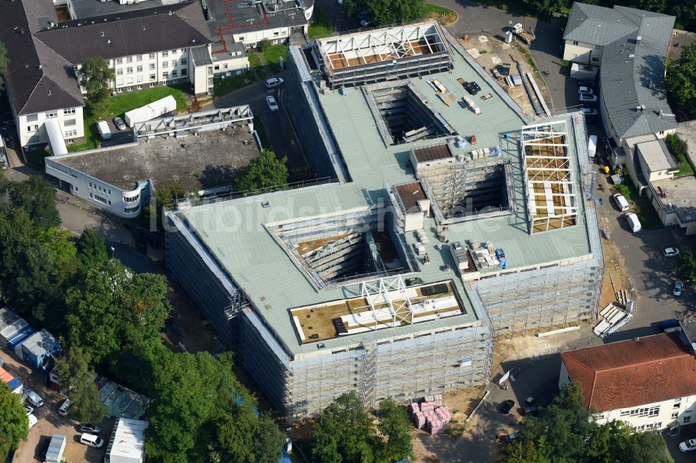 Bonn von oben - Baustelle für einen Erweiterungs- Neubau auf dem Klinikgelände des Krankenhauses Universitätsklinikum Bonn in Bonn im Bundesland Nordrhein-Westfalen, Deutschland