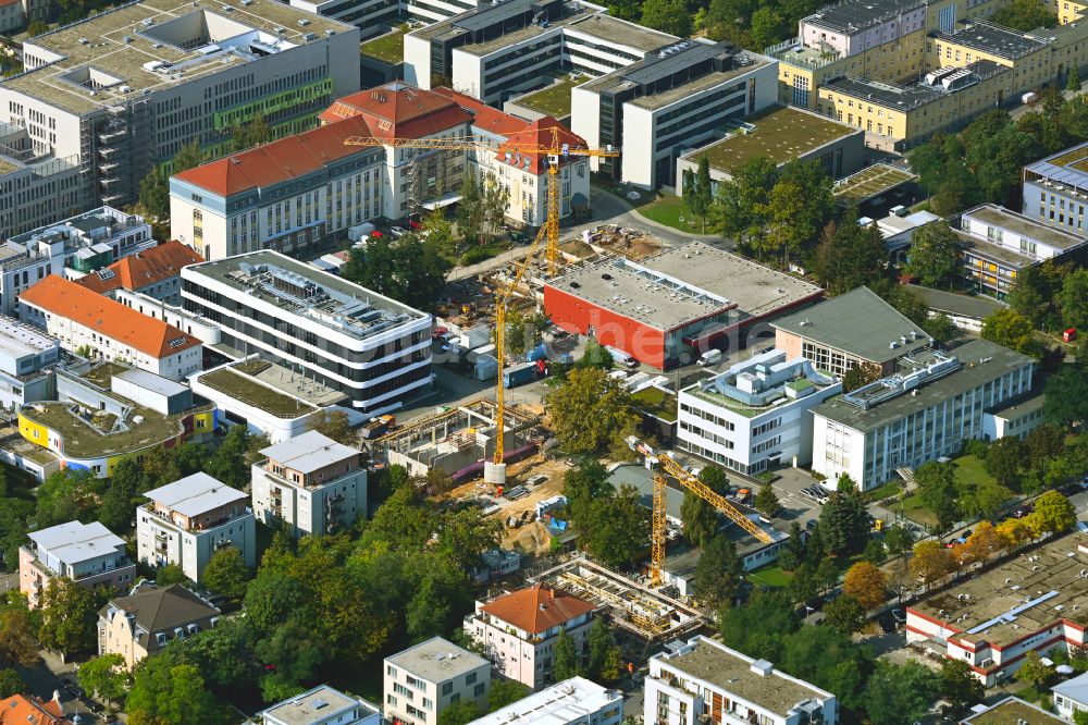 Dresden von oben - Baustelle für einen Erweiterungs- Neubau auf dem Klinikgelände des Krankenhauses Universitätsklinikum Carl Gustav Carus in Dresden im Bundesland Sachsen, Deutschland