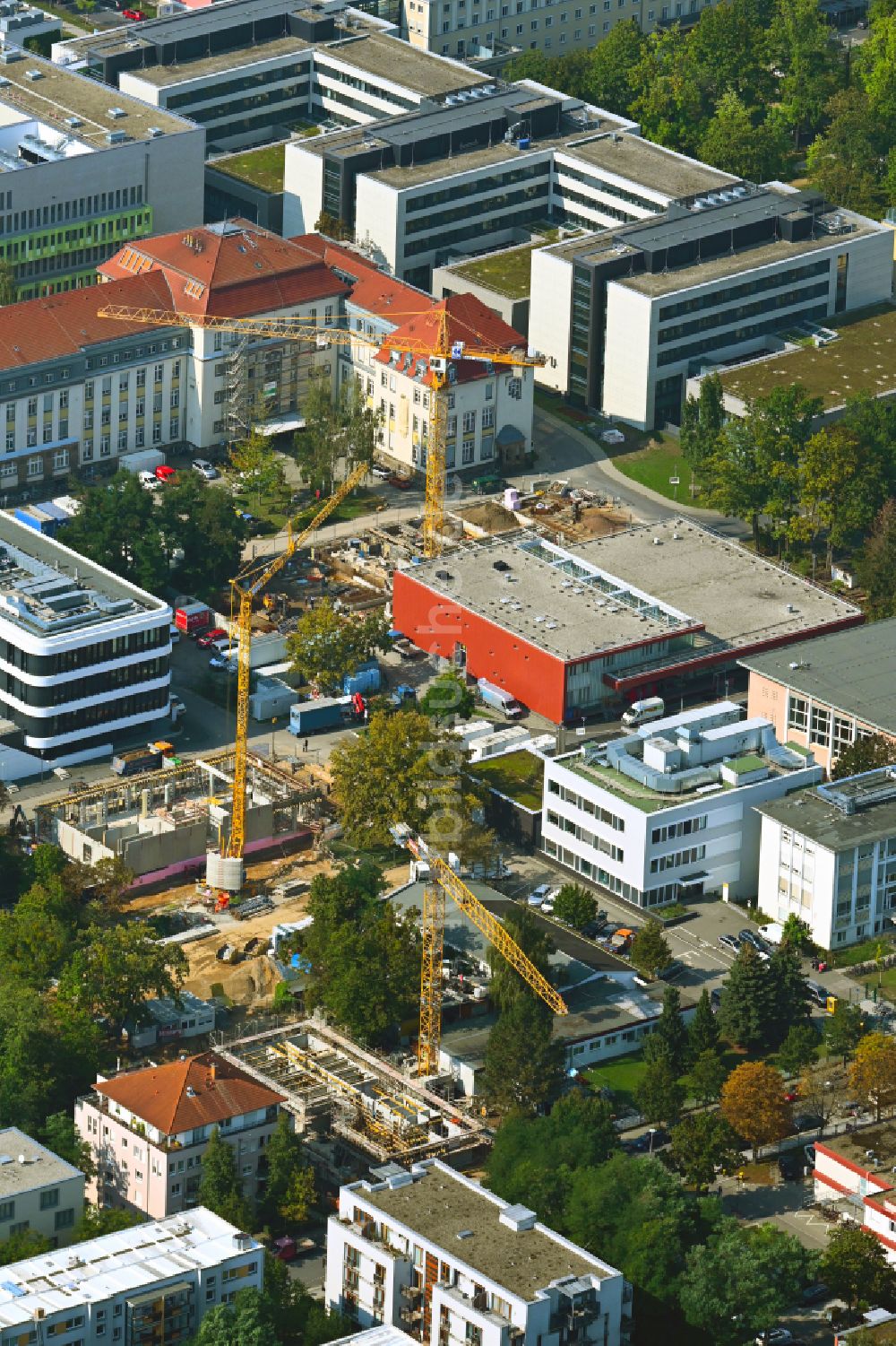 Luftbild Dresden - Baustelle für einen Erweiterungs- Neubau auf dem Klinikgelände des Krankenhauses Universitätsklinikum Carl Gustav Carus in Dresden im Bundesland Sachsen, Deutschland