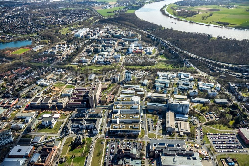 Luftaufnahme Düsseldorf - Baustelle für einen Erweiterungs- Neubau auf dem Klinikgelände des Krankenhauses Universitätsklinikum Düsseldorf in Düsseldorf im Bundesland Nordrhein-Westfalen, Deutschland