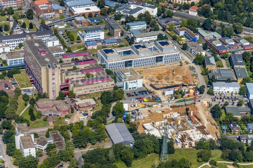 Düsseldorf aus der Vogelperspektive: Baustelle für einen Erweiterungs- Neubau auf dem Klinikgelände des Krankenhauses Universitätsklinikum Düsseldorf in Düsseldorf im Bundesland Nordrhein-Westfalen, Deutschland