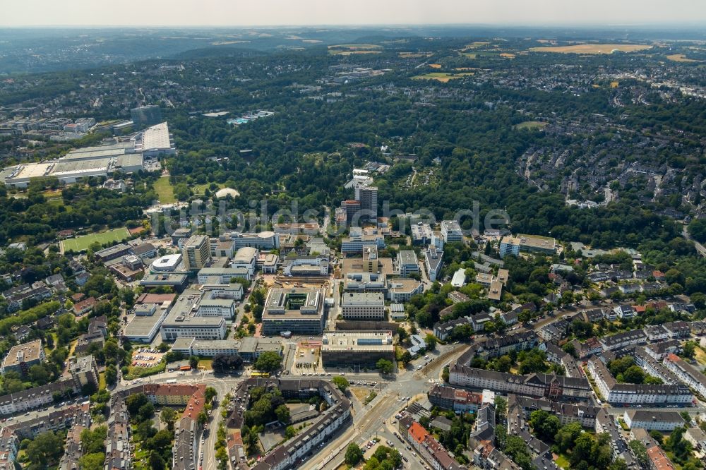 Essen von oben - Baustelle für einen Erweiterungs- Neubau auf dem Klinikgelände des Krankenhauses Universitätsklinikum Essen in Essen im Bundesland Nordrhein-Westfalen, Deutschland