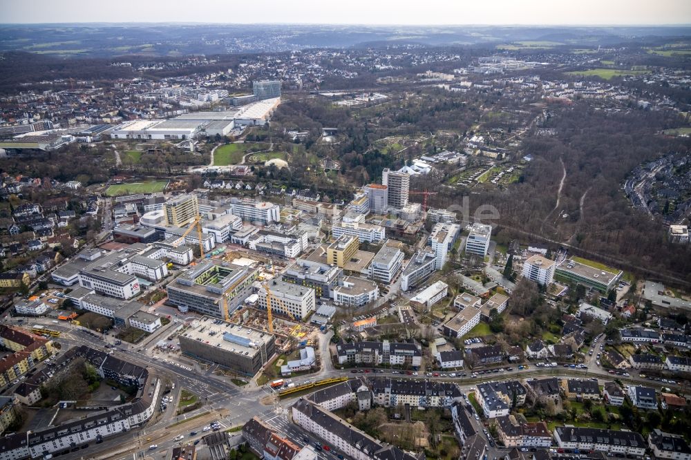 Luftbild Essen - Baustelle für einen Erweiterungs- Neubau auf dem Klinikgelände des Krankenhauses Universitätsklinikum in Essen im Bundesland Nordrhein-Westfalen - NRW, Deutschland