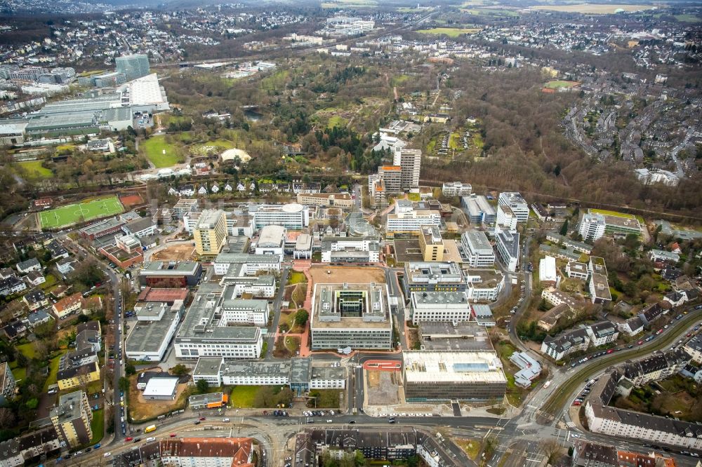 Luftaufnahme Essen - Baustelle für einen Erweiterungs- Neubau auf dem Klinikgelände des Krankenhauses Universitätsklinikum Essen im Ortsteil Stadtbezirke III in Essen im Bundesland Nordrhein-Westfalen