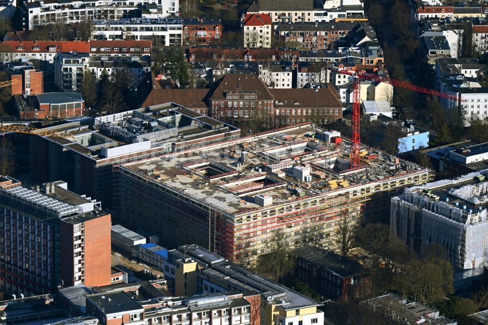 Hamburg aus der Vogelperspektive: Baustelle für einen Erweiterungs- Neubau auf dem Klinikgelände des Krankenhauses Universitätsklinikum Hamburg-Eppendorf an der Martinistraße im Ortsteil Eppendorf in Hamburg, Deutschland